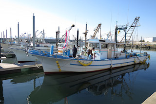 三番瀬クルーズの漁船