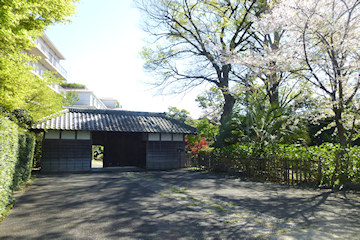 長屋門の旧家