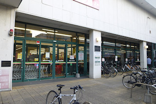 扉が閉ざされ閉店
