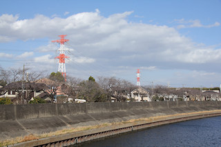 丸浜川越しに南行徳四丁目