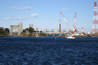 下流側から江戸川水閘門