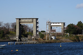 閘門（下流側から）