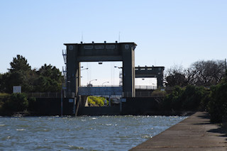 閘門（上流側から）